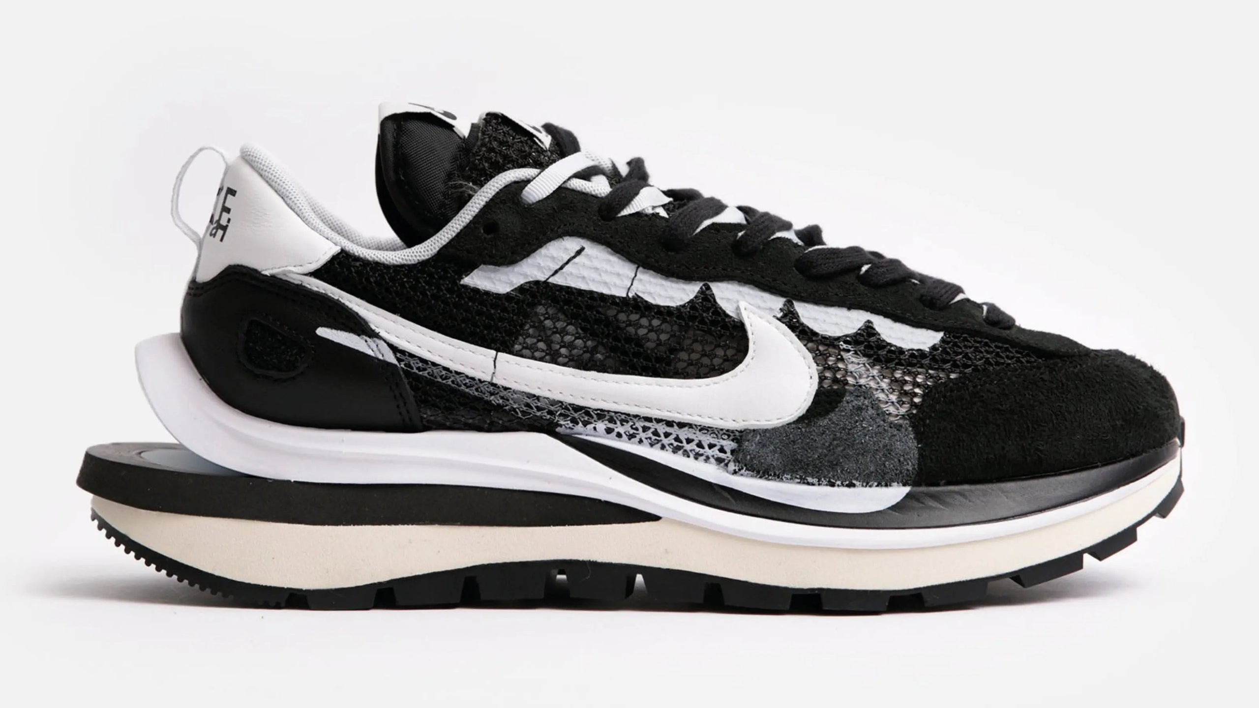 Nike VaporWaffle x Sacai (Black/Summit White-Pure Platinum) - Patta